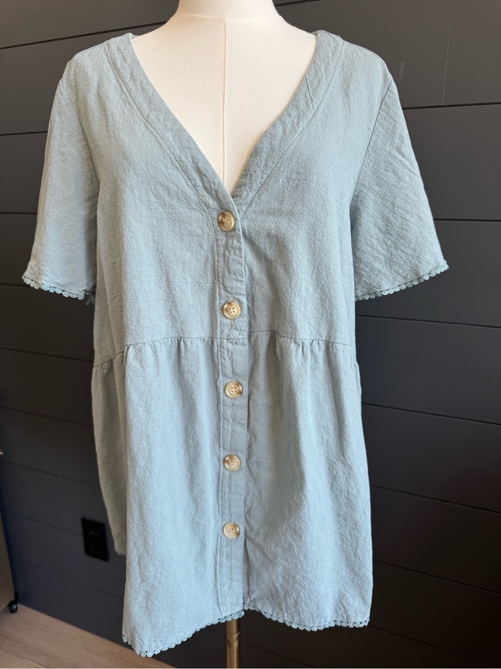 Emery Rose 3xl Dusty Blue Button-Front Top with V-Neck Cottagecore Feminine